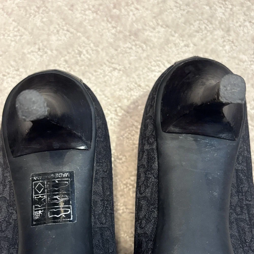 Dior Black Pointed-Toe Pumps with Logo Plaque - Picture 3 of 6